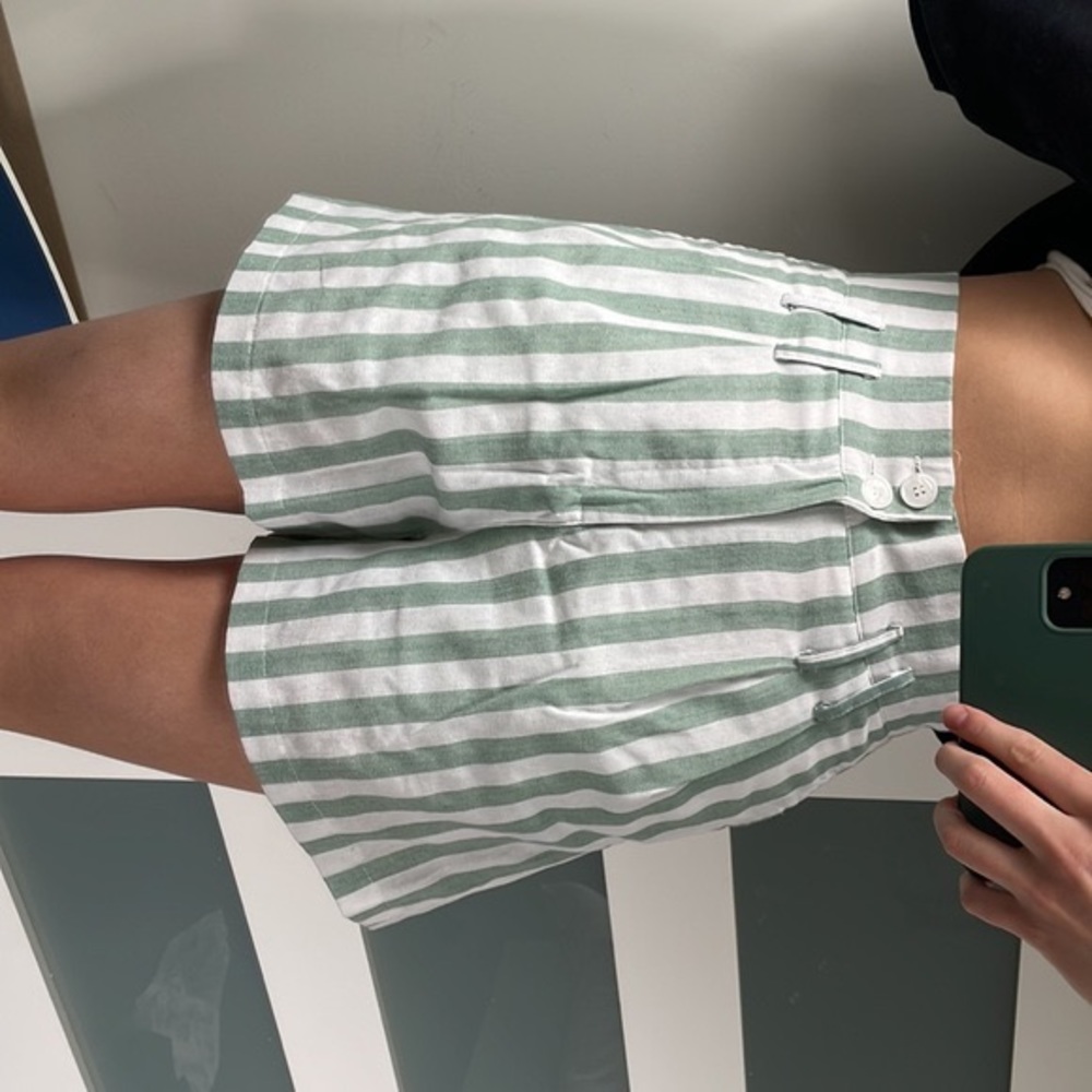 - linen feeling comfortable shorts